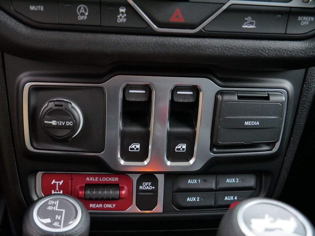 Thumbnail: 2026 Jeep Wrangler - 32