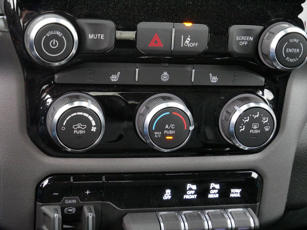 Thumbnail: 2026 RAM 1500 - 32