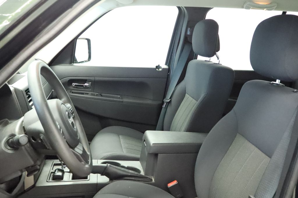 Thumbnail: 2012 Jeep Liberty - 21