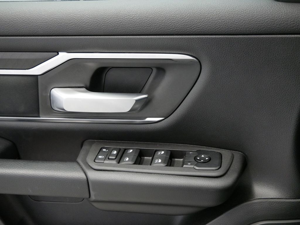 Thumbnail: 2025 RAM 1500 - 17