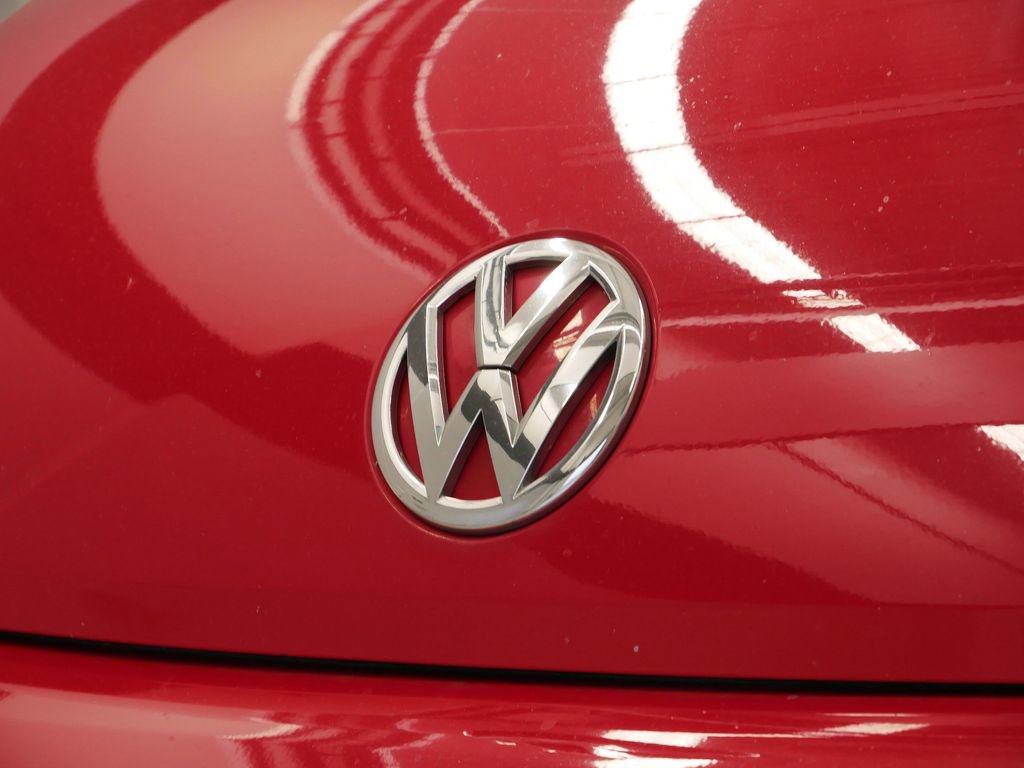 Thumbnail: 2013 Volkswagen Beetle - 14