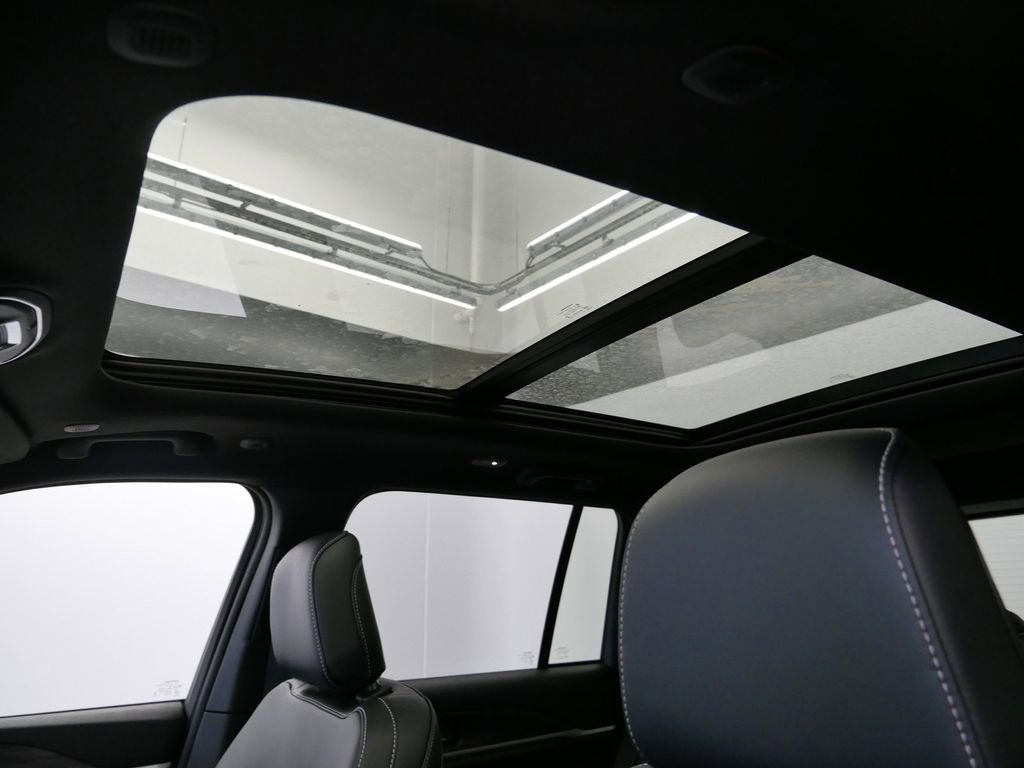 2025 Jeep Grand Cherokee Limited Edition 21