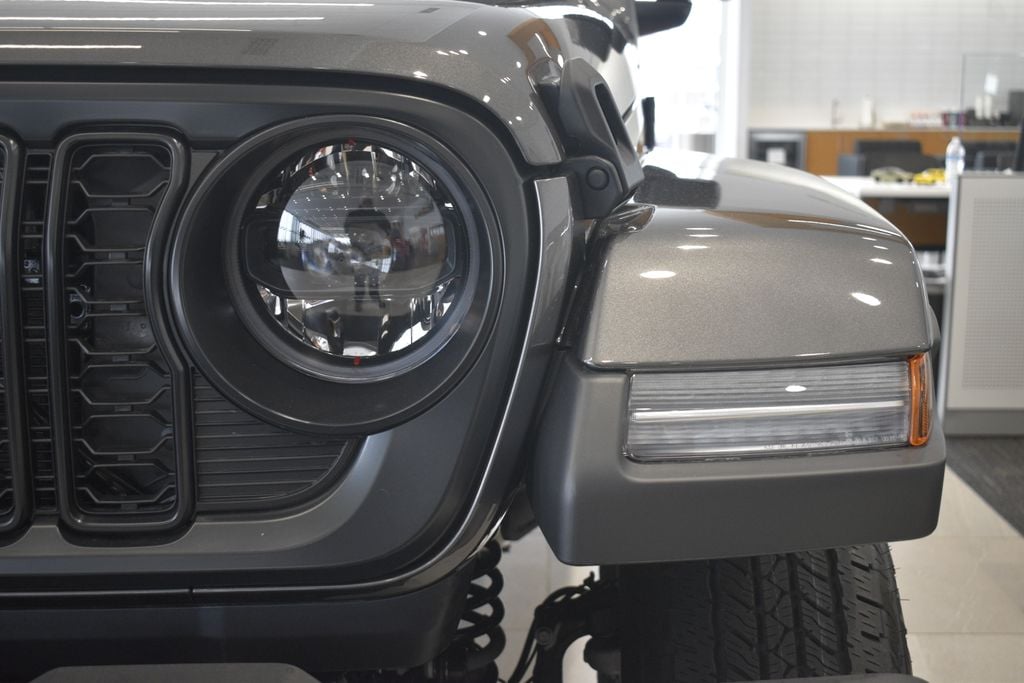 Thumbnail: 2025 Jeep Gladiator - 13