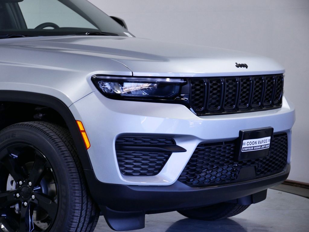 Thumbnail: 2024 Jeep Grand Cherokee - 3