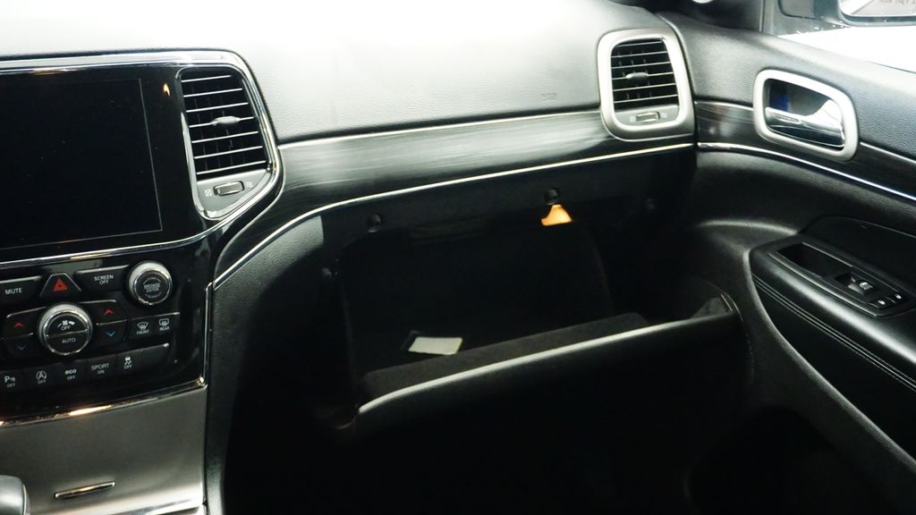 Thumbnail: 2021 Jeep Grand Cherokee - 26