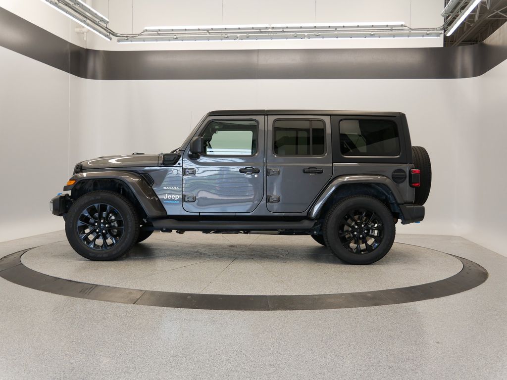 Thumbnail: 2022 Jeep Wrangler - 43
