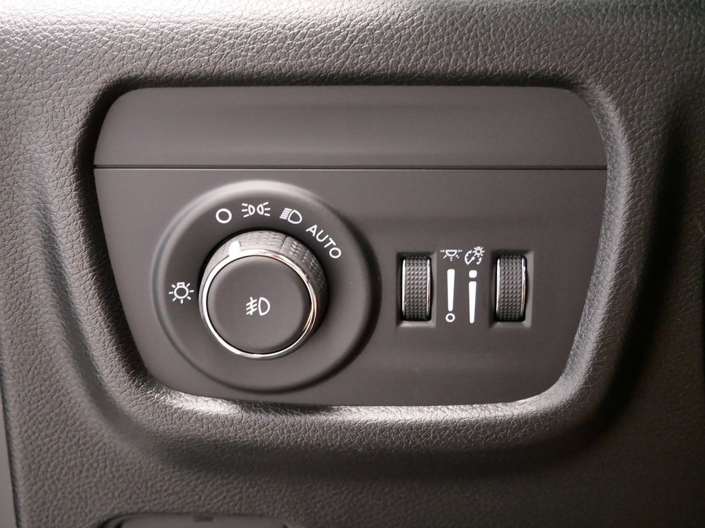 Thumbnail: 2025 Jeep Grand Cherokee L - 22