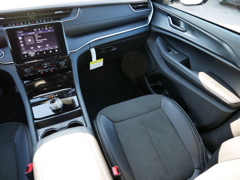 Thumbnail: 2025 Jeep Grand Cherokee - 20