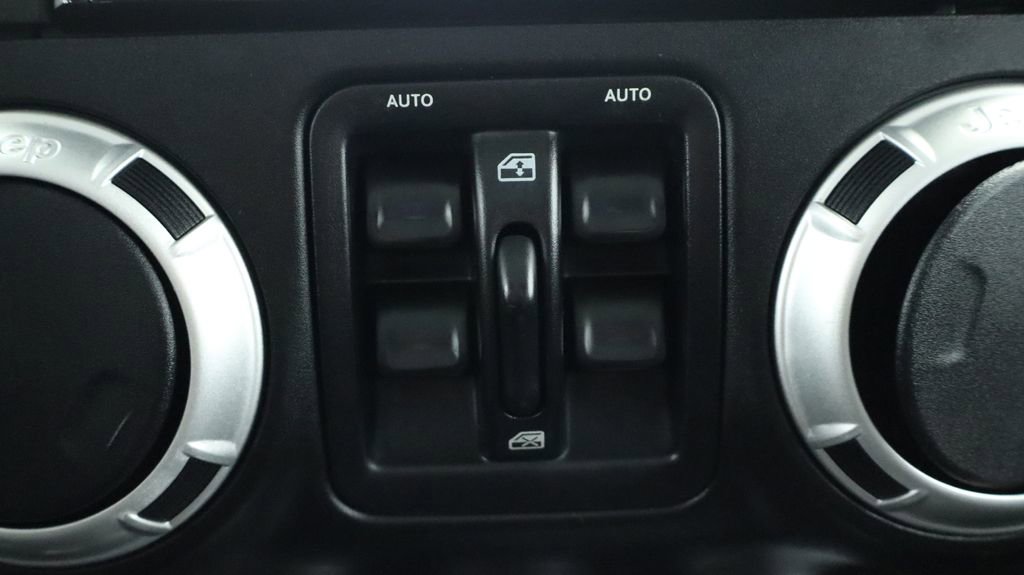 Thumbnail: 2014 Jeep Wrangler - 32