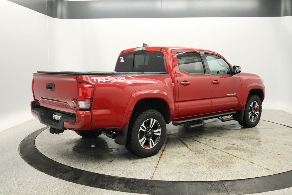 Thumbnail: 2017 Toyota Tacoma - 6