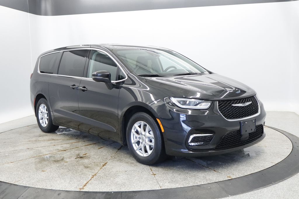 Thumbnail: 2023 Chrysler Pacifica - 10