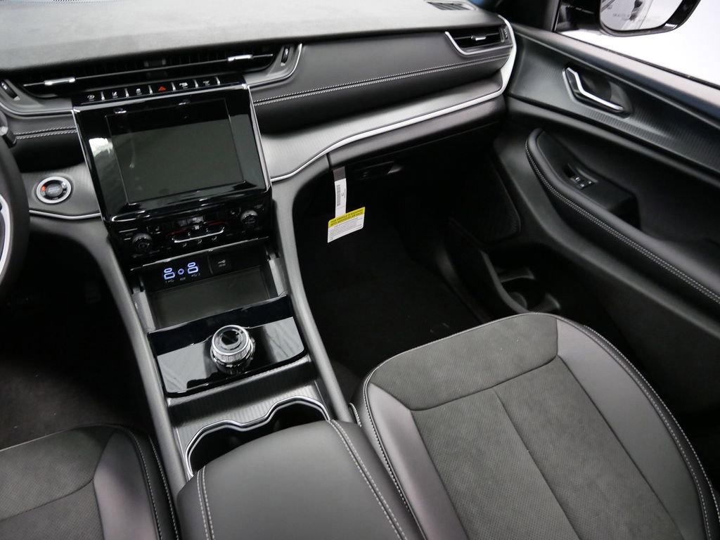 Thumbnail: 2025 Jeep Grand Cherokee - 19