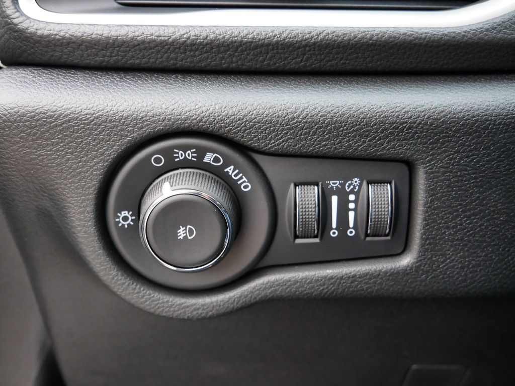 Thumbnail: 2026 Chrysler Pacifica - 22