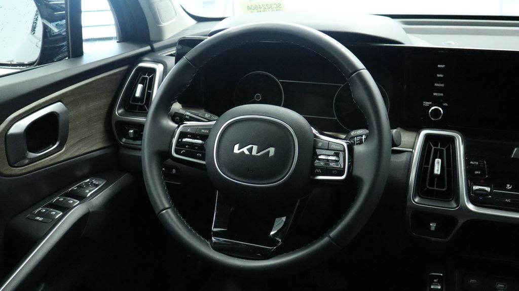 Thumbnail: 2023 Kia Sorento - 25