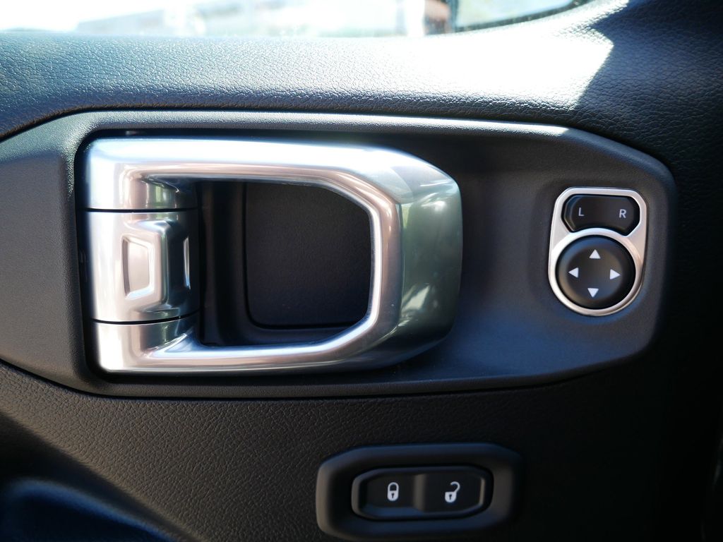 Thumbnail: 2025 Jeep Wrangler - 33