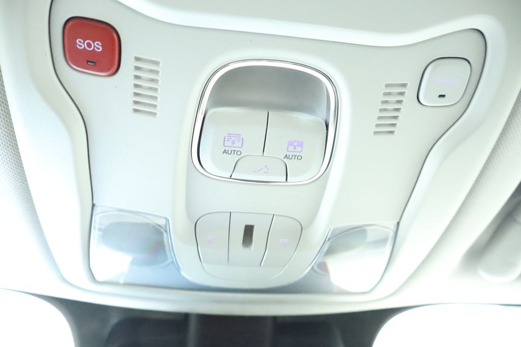 Thumbnail: 2018 Jeep Renegade - 43