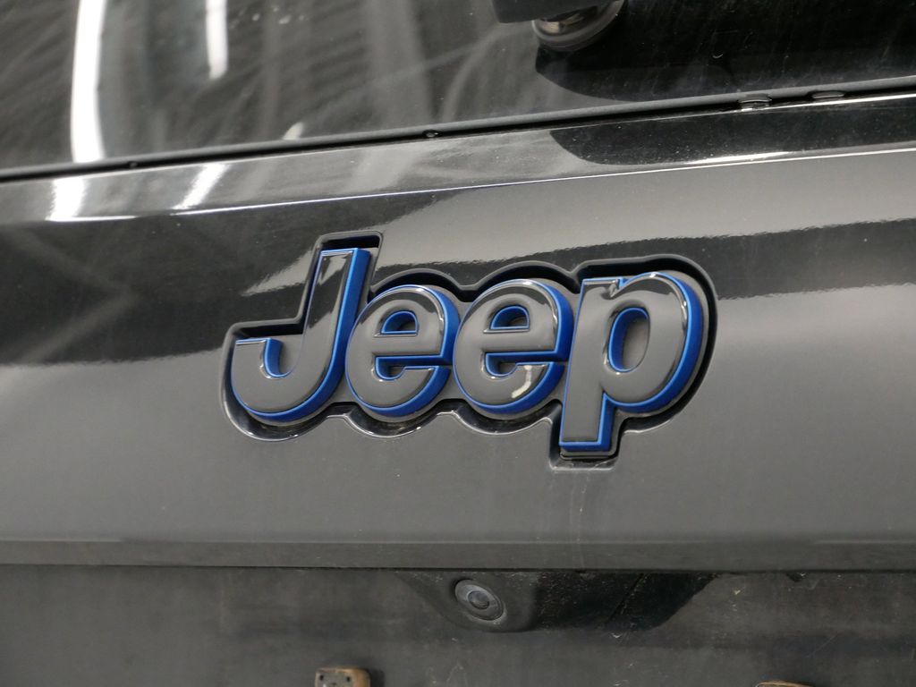 Thumbnail: 2019 Jeep Grand Cherokee - 21