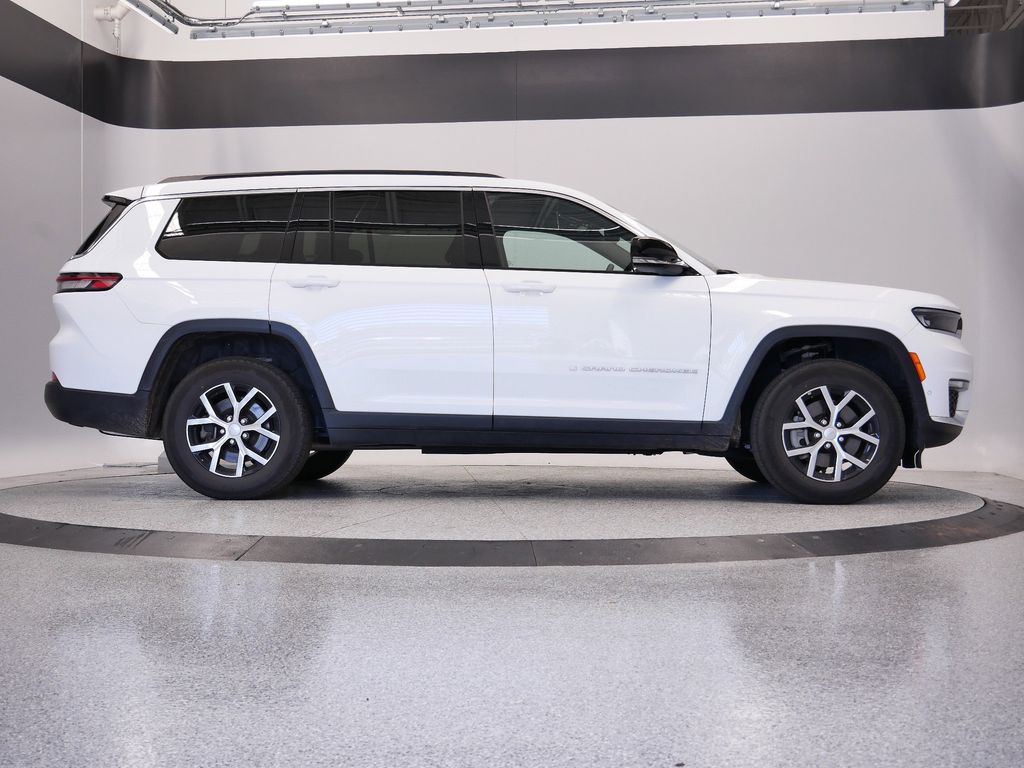 Thumbnail: 2024 Jeep Grand Cherokee L - 8