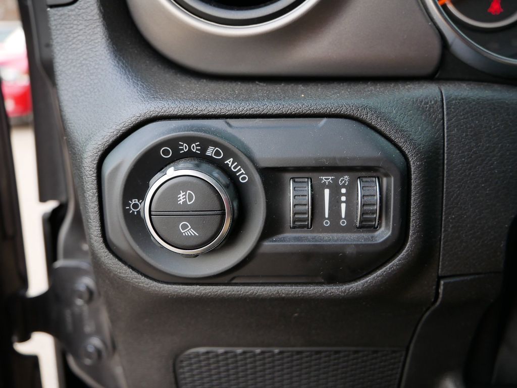 Thumbnail: 2020 Jeep Gladiator - 19