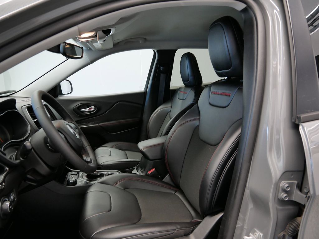 Thumbnail: 2022 Jeep Cherokee - 22