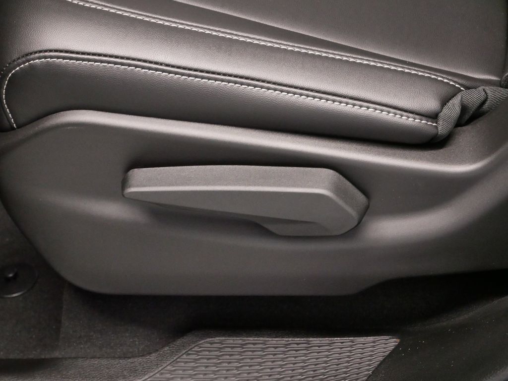 Thumbnail: 2025 Jeep Grand Cherokee L - 9