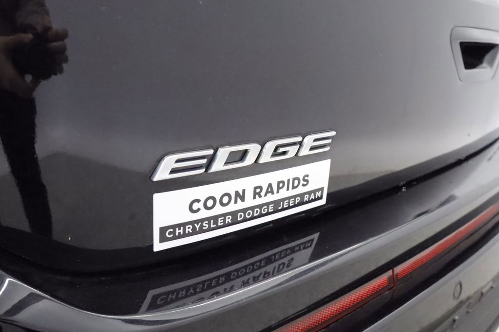 Thumbnail: 2016 Ford Edge - 18