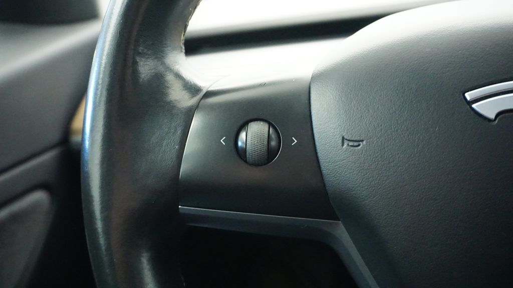 Thumbnail: 2018 Tesla Model 3 - 31