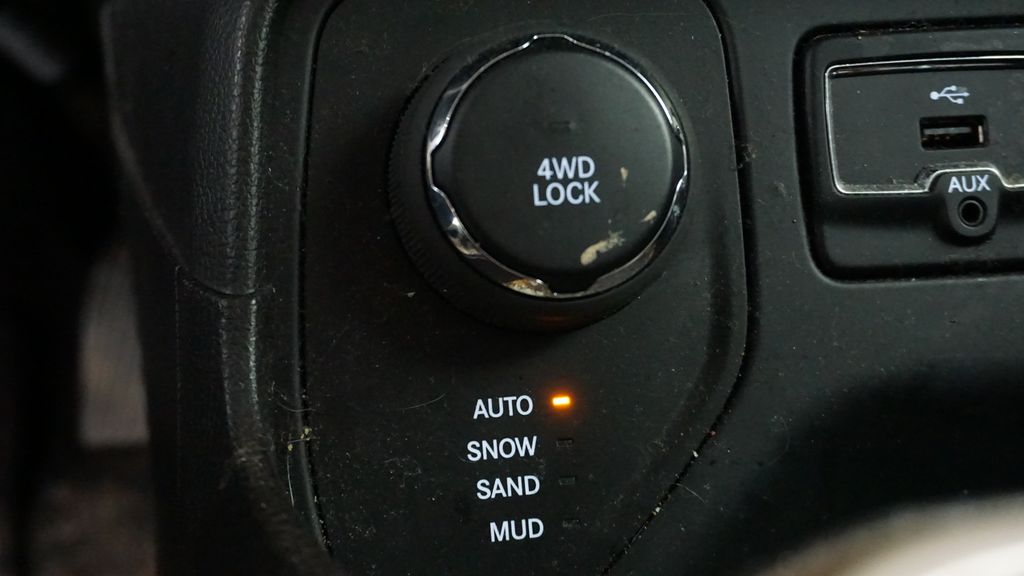 Thumbnail: 2017 Jeep Renegade - 31