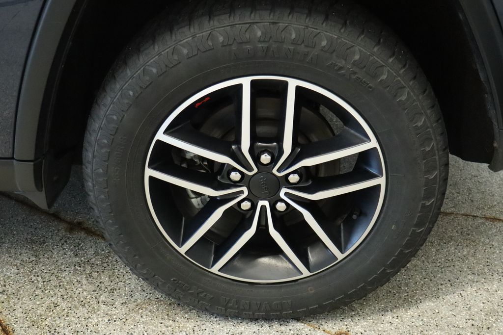 Thumbnail: 2021 Jeep Grand Cherokee - 15