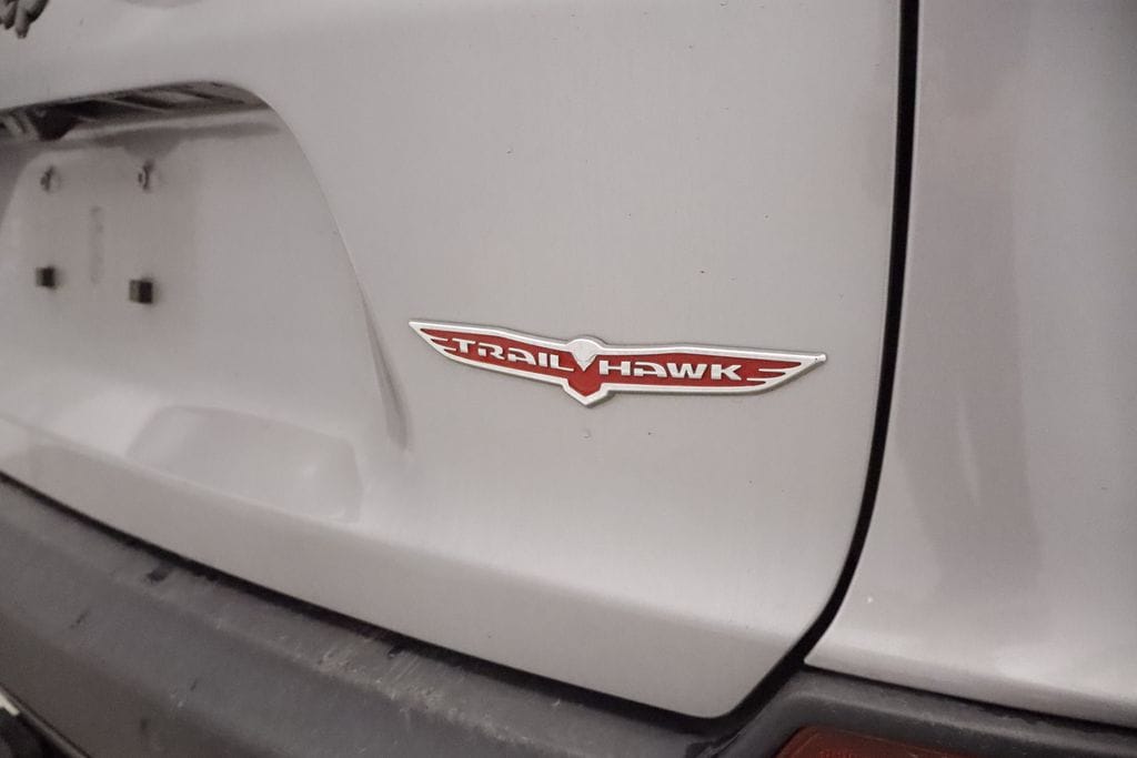 Thumbnail: 2020 Jeep Cherokee - 12
