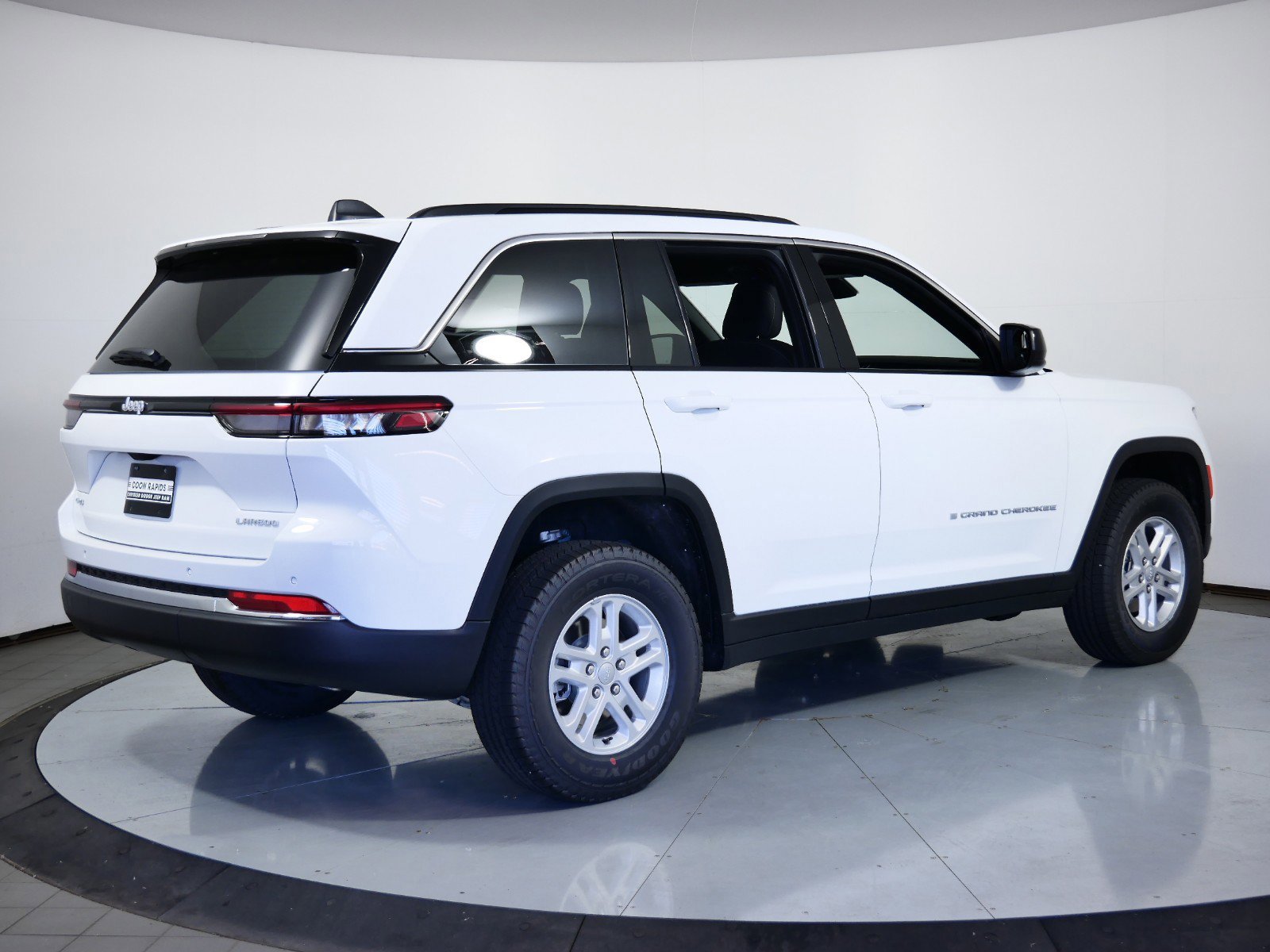 2024 Jeep Grand Cherokee Laredo 8