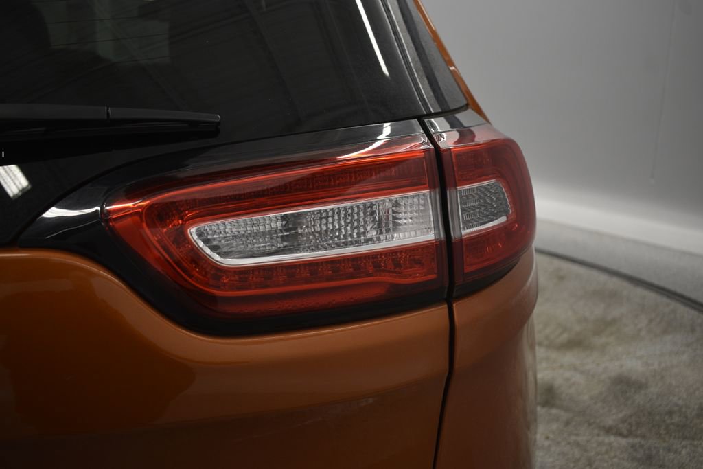 Thumbnail: 2016 Jeep Cherokee - 18