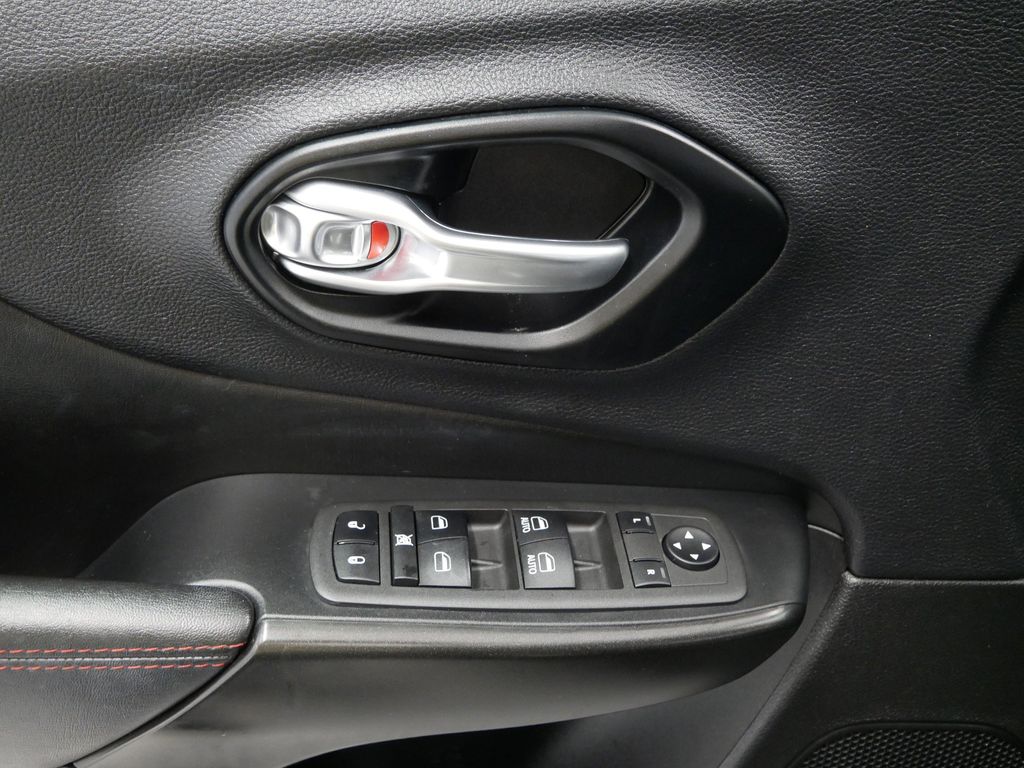 Thumbnail: 2022 Jeep Cherokee - 23