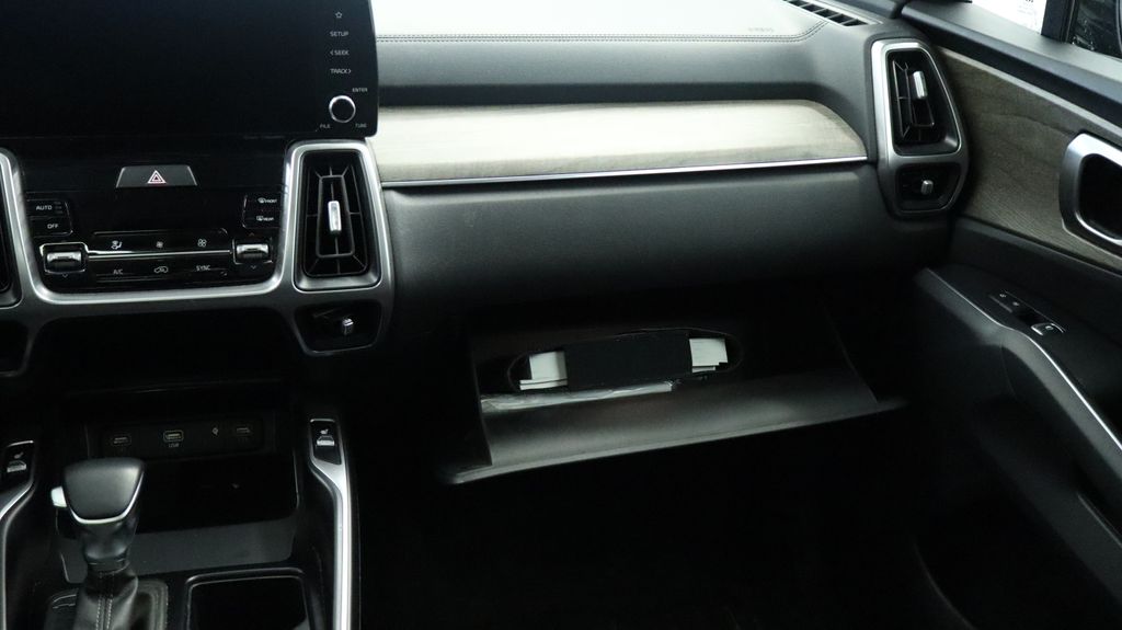 Thumbnail: 2023 Kia Sorento - 26