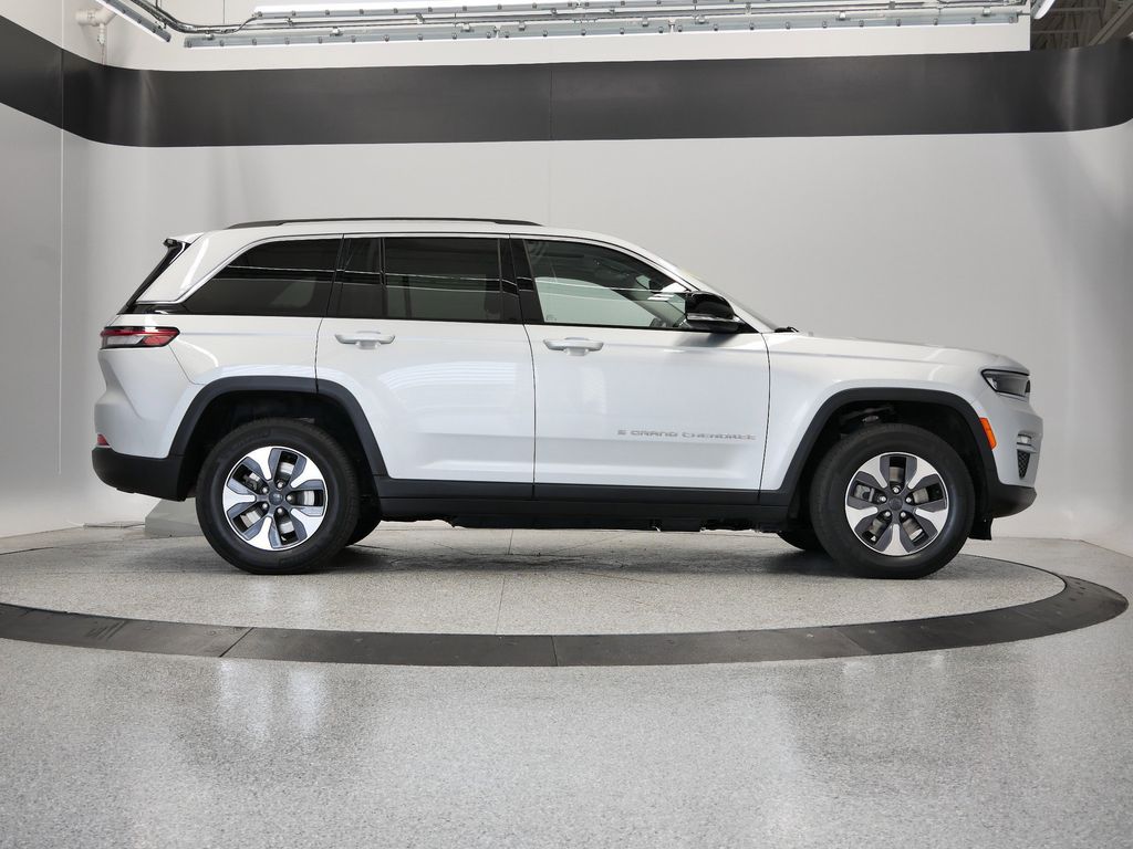 Thumbnail: 2022 Jeep Grand Cherokee - 49