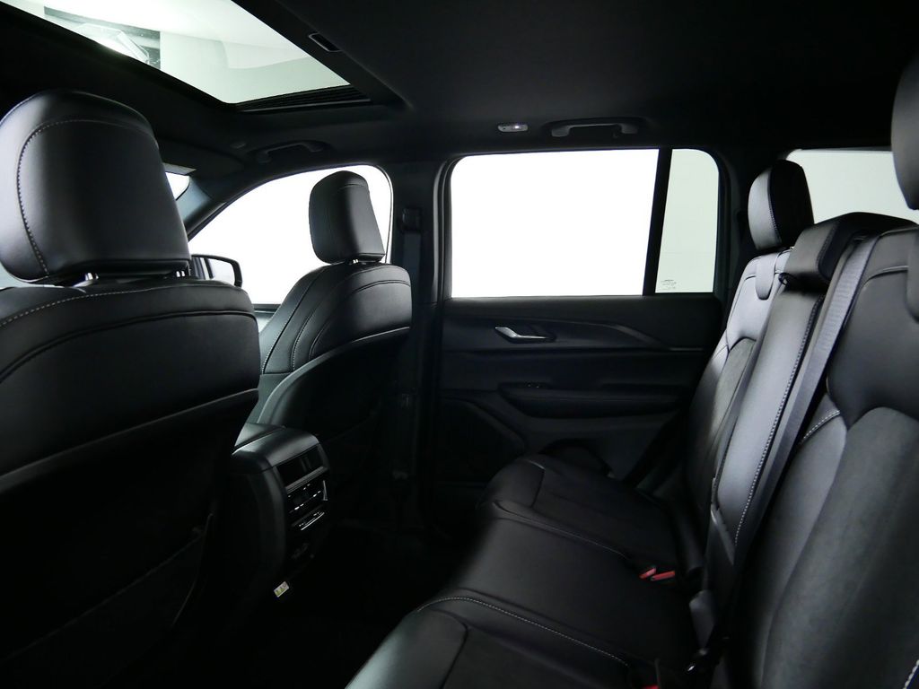 Thumbnail: 2024 Jeep Grand Cherokee - 30