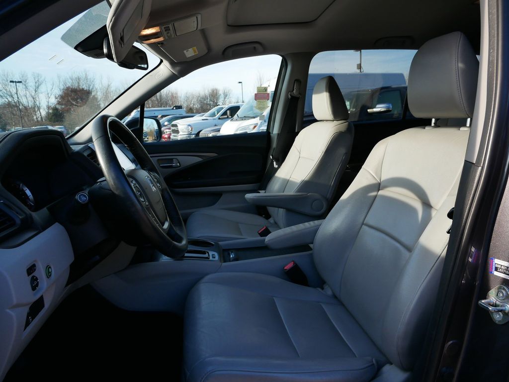 Thumbnail: 2018 Honda Pilot - 3