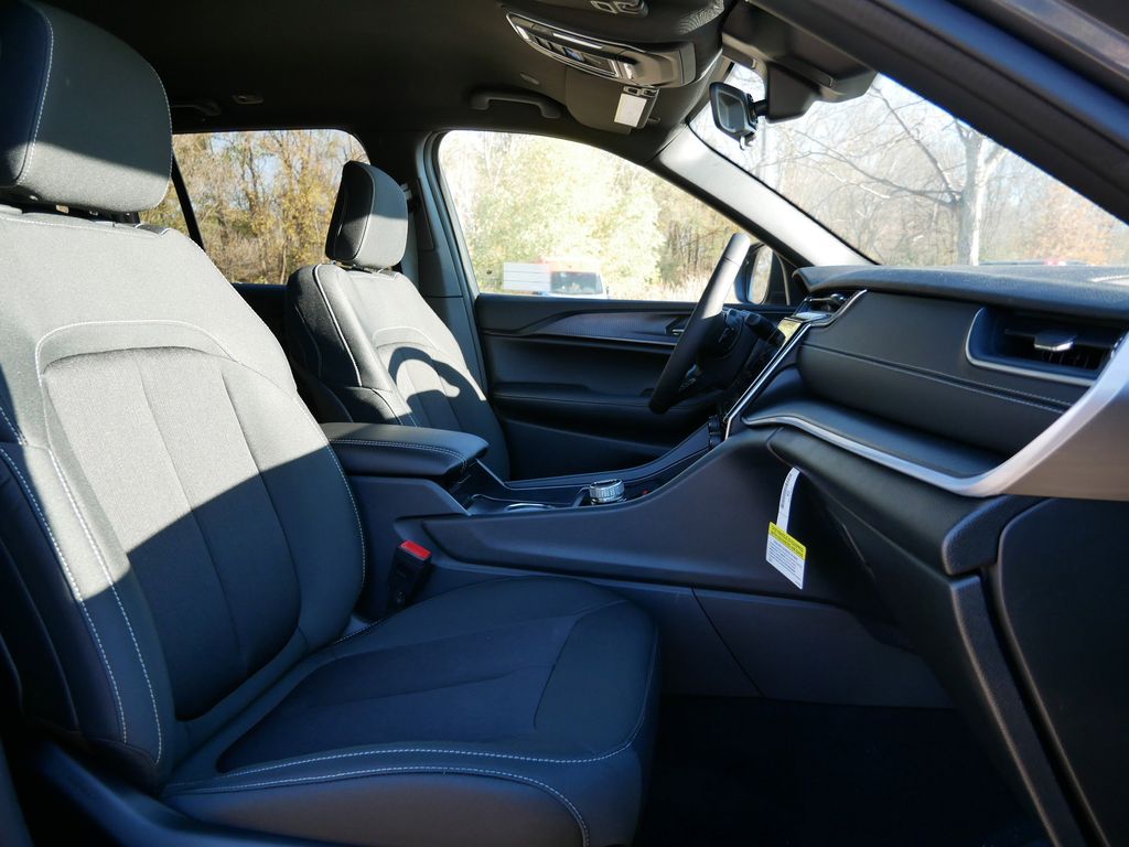 Thumbnail: 2025 Jeep Grand Cherokee - 22