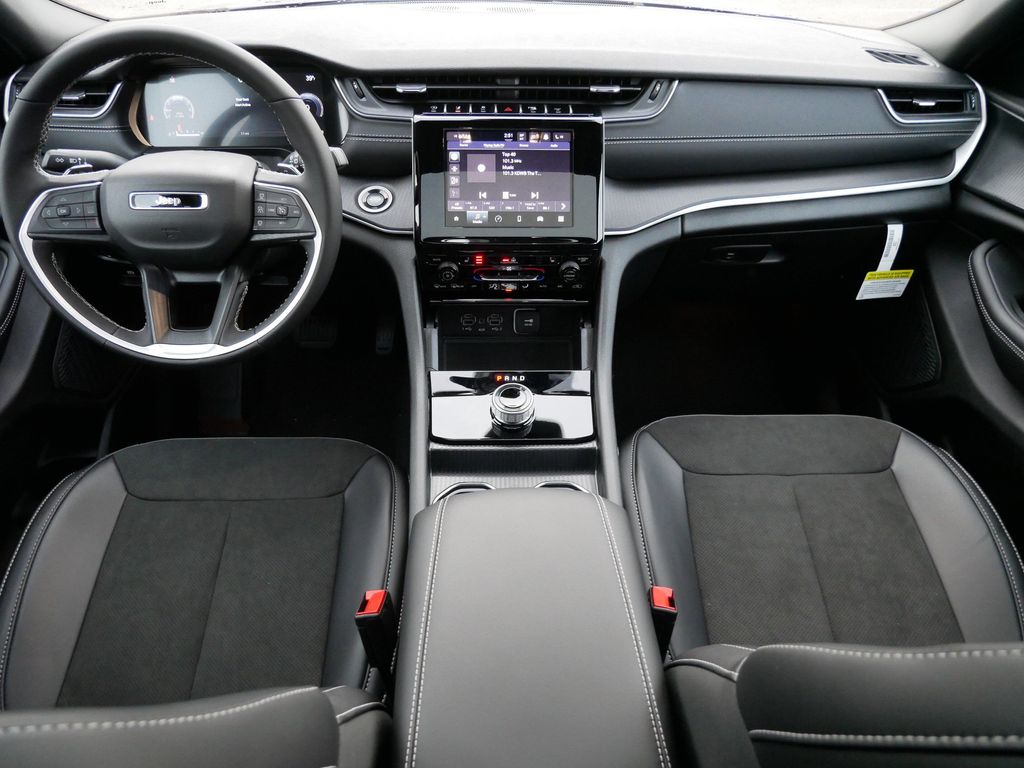 Thumbnail: 2025 Jeep Grand Cherokee L - 8