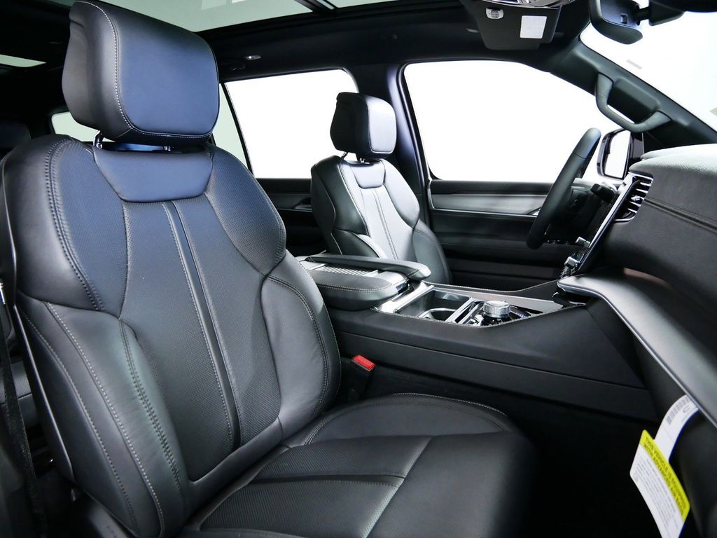 Thumbnail: 2024 Jeep Wagoneer - 20