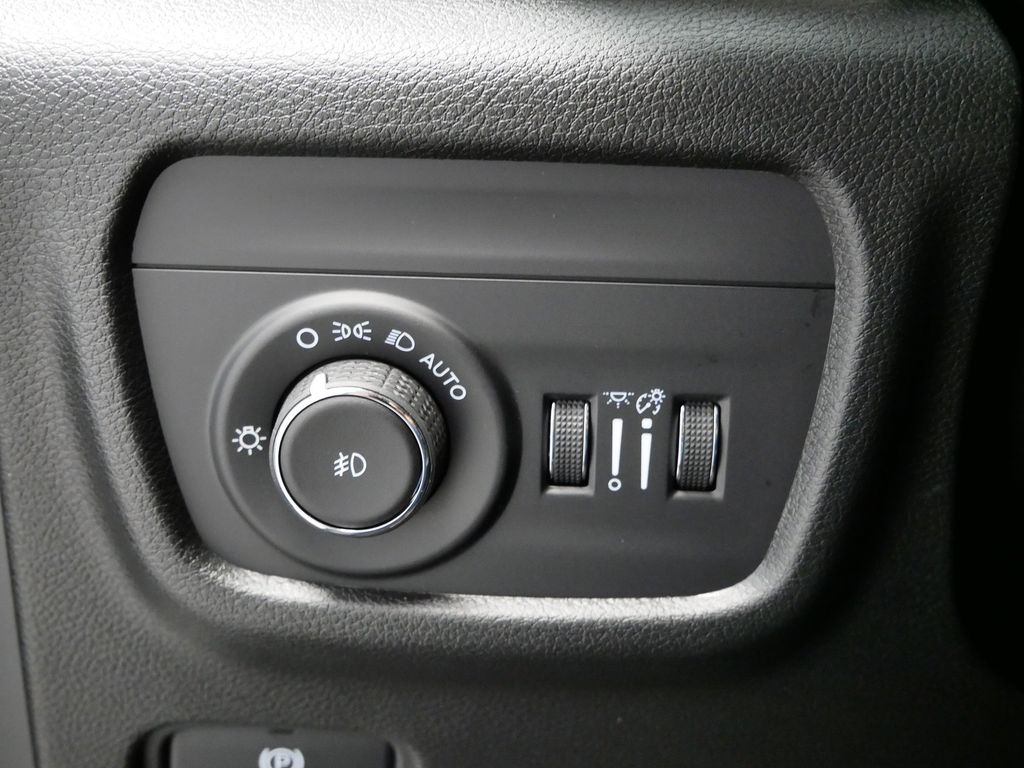 Thumbnail: 2025 Jeep Grand Cherokee - 22