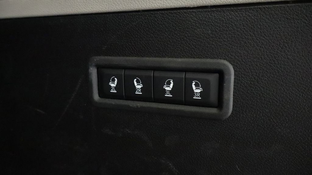 Thumbnail: 2022 Jeep Wagoneer - 23