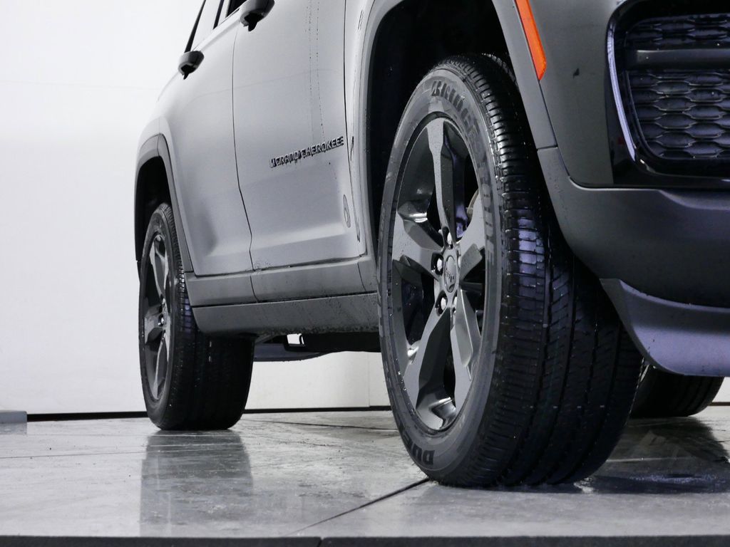 2024 Jeep Grand Cherokee Altitude 8