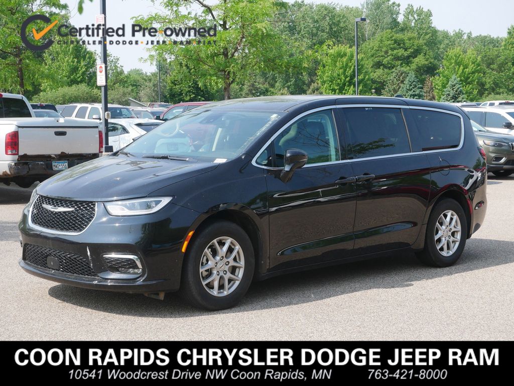 2024 Chrysler Pacifica Touring L -
                  Coon Rapids, MN