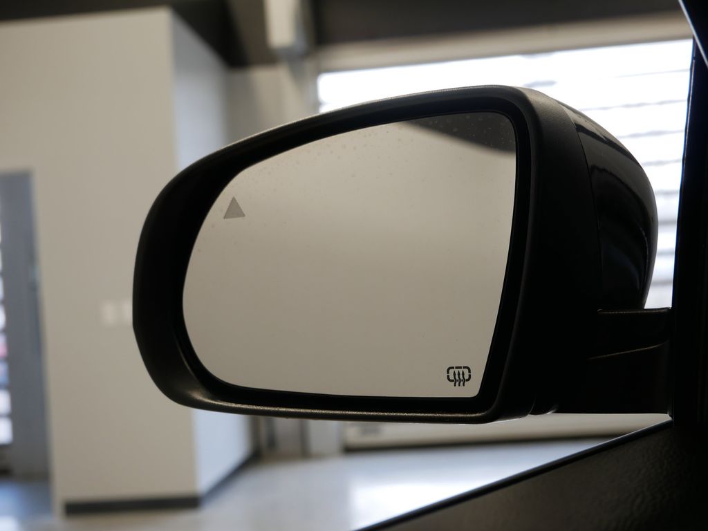 Thumbnail: 2022 Jeep Cherokee - 26