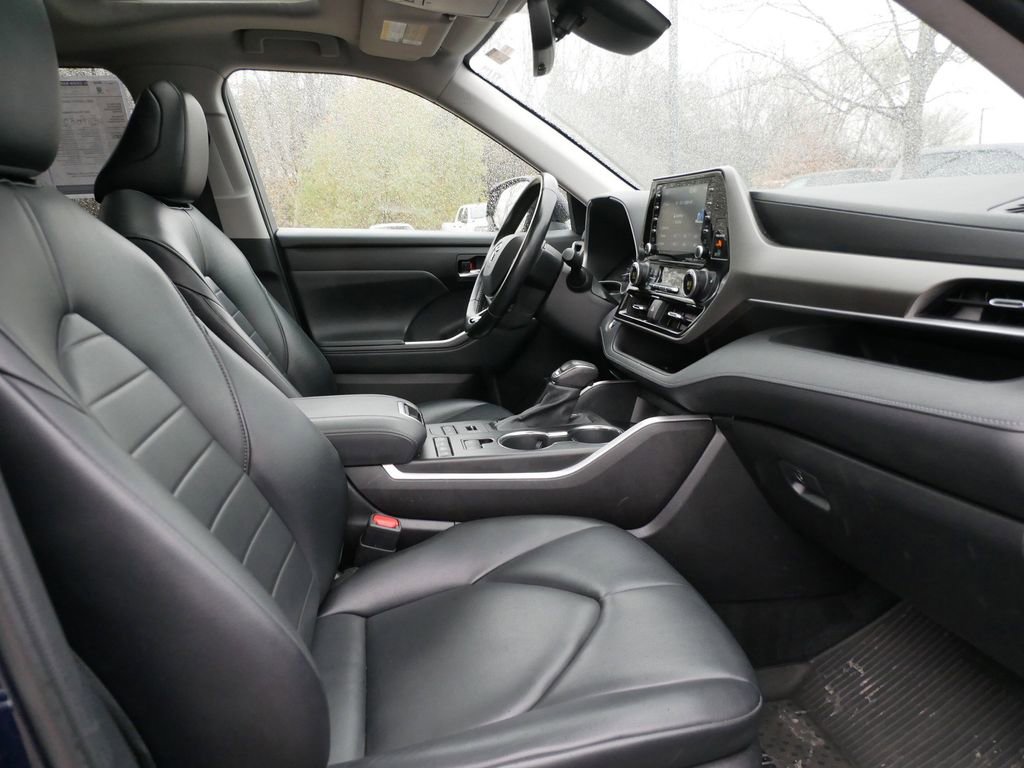 Thumbnail: 2021 Toyota Highlander - 23