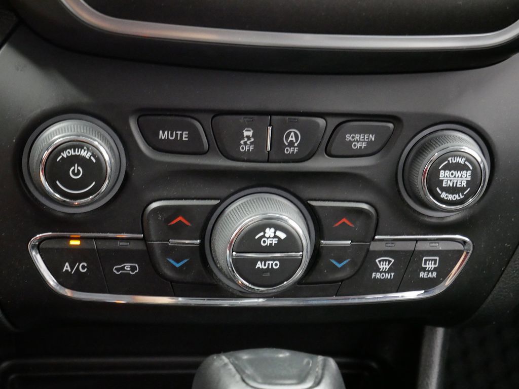 Thumbnail: 2022 Jeep Cherokee - 39