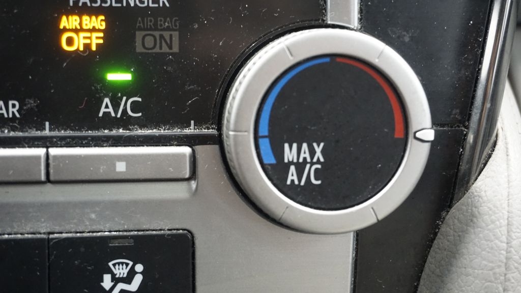 Thumbnail: 2013 Toyota Camry - 50