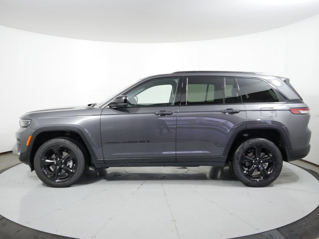 Thumbnail: 2025 Jeep Grand Cherokee - 15