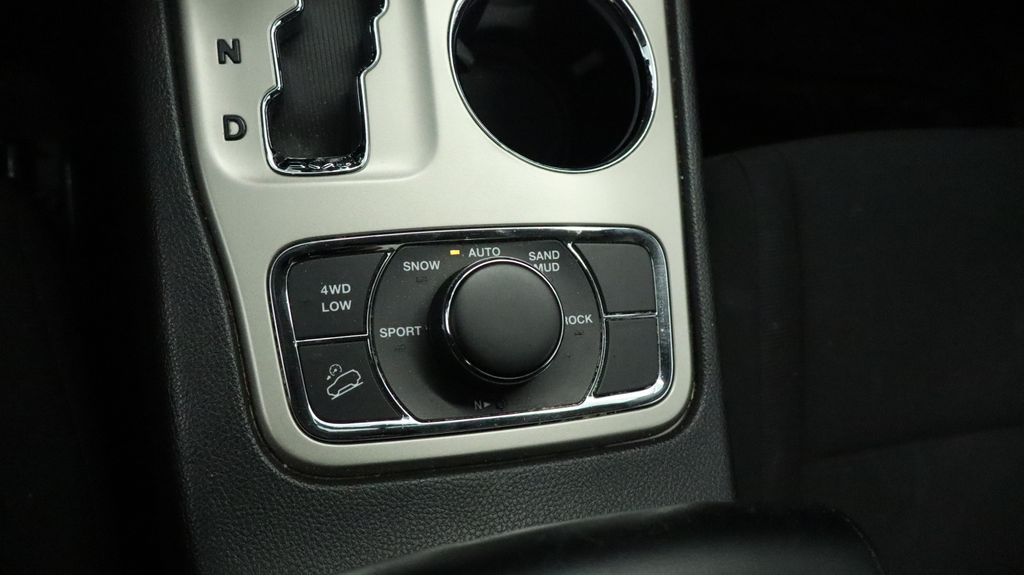 Thumbnail: 2012 Jeep Grand Cherokee - 34